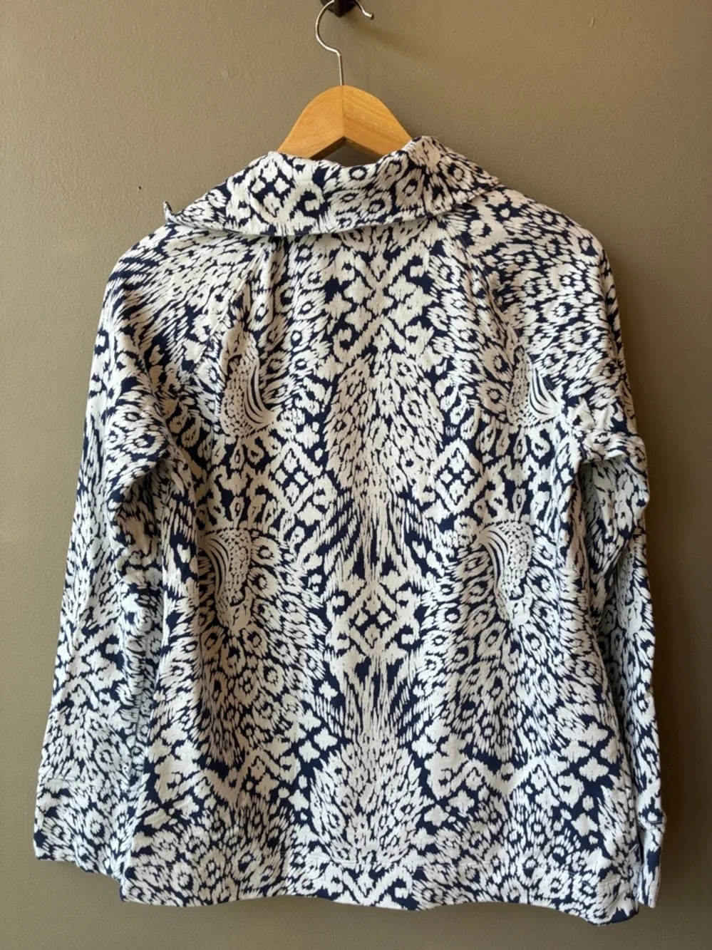 Lilly Pulitzer UPF 50+ Booker Popover Pineapple Party Pullover, Medium - Picture 5 of 7